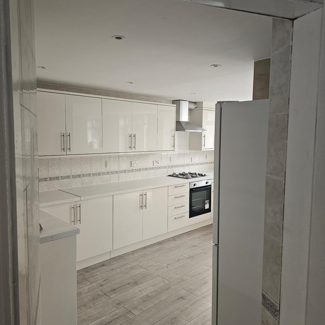 3 bed property in Porters Avenue, Dagenham